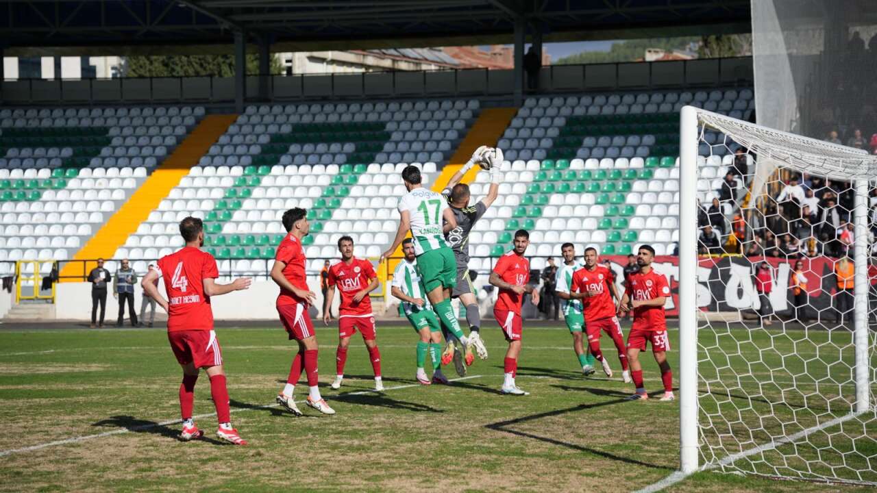 Muğlaspor, Lig Lideri Batman Petrolspor’u  2-0 Mağlup Ederek Puansız Gönderdi 8